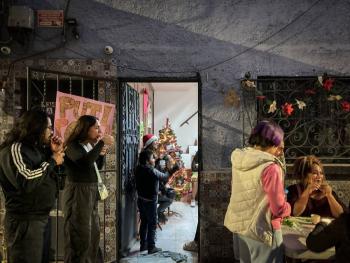 Tila y su misi&oacute;n solidaria: Recolectar comida en la Central de Abastos de CDMX