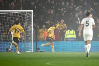 Wolverhampton gana 2-0 al Manchester United y escapa del descenso
