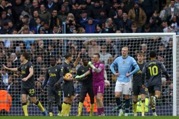 Manchester City se olvida de ganar; Chelsea da alas al Liverpool
