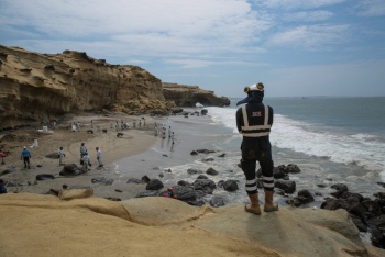 Per&uacute; cierra 81 puertos por fuerte oleaje que golpea su costa