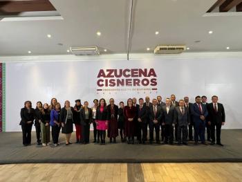 Presenta Azucena Cisneros gabinete paritario en Ecatepec; enfrentar&aacute; adeudos