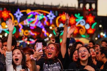 Verbena Navideña 2024 en Zócalo CDMX rompe récord de asistencia