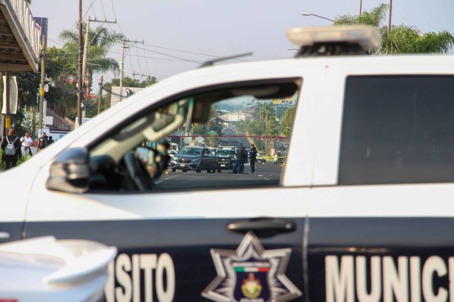 Hombre pierde la vida al colgarse de un puente en Azcapotzalco