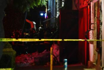 Fallece conductor de gr&uacute;a tras chocar contra poste y casa en la colonia Del Valle