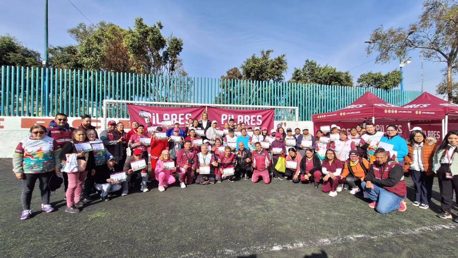 PILARES premia a participantes de las Caminatas por la Salud en Iztapalapa
