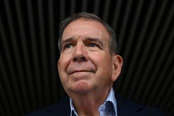 Gonz&aacute;lez Urrutia viaja a Argentina mientras Venezuela ofrece recompensa por su captura