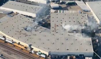 Avioneta se estrella contra almac&eacute;n en Fullerton, California