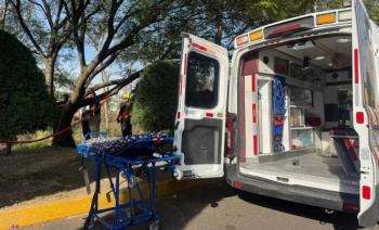 Mujer es rescatada tras caer a un barranco en &Aacute;lvaro Obreg&oacute;n