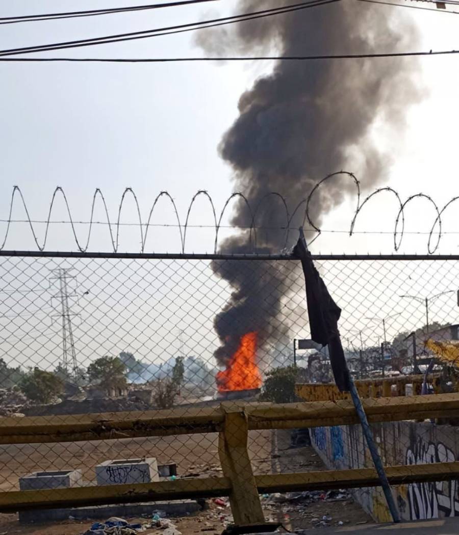 Incendio en respiraderos del Río de los Remedios en Ecatepec genera alarma