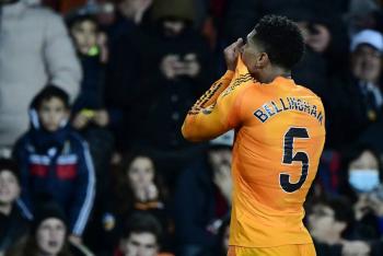 Real Madrid remonta 2-1 en Valencia y es el nuevo líder de la Liga