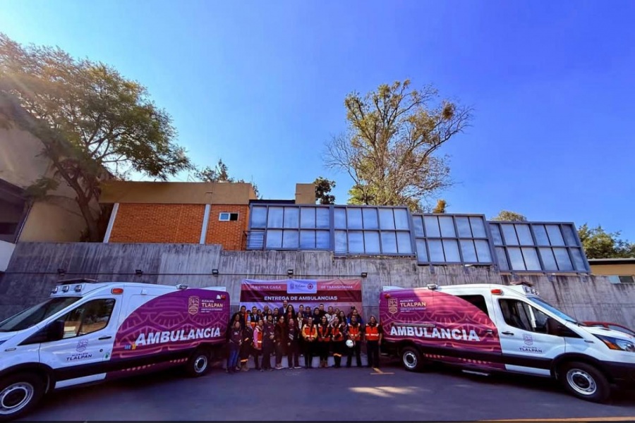 Gaby Osorio entregó dos ambulancias a la Dirección de Protección Civil para atender a los tlalpenses