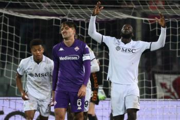 N&aacute;poles gana 3-0 en visita a Fiorentina y se pone l&iacute;der en solitario