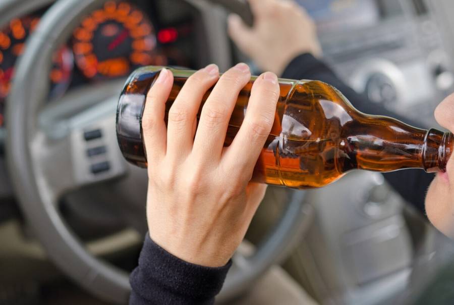 Proponen hasta cinco a&ntilde;os de c&aacute;rcel por manejar bajo efectos de alcohol o drogas