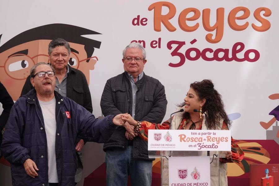 Clara Brugada celebra el Día de Reyes con una mega rosca en el Zócalo de la CDMX