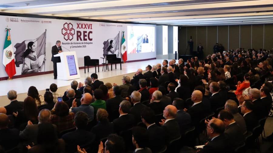 Presidenta Claudia Sheinbaum acudirá a reunión de embajadores el miércoles; “ no están solos” dice canciller a migrantes