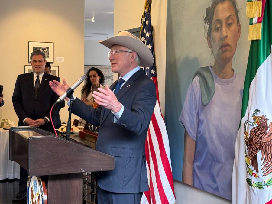 Ken Salazar se va pero no sin los reproches de Sheinbaum