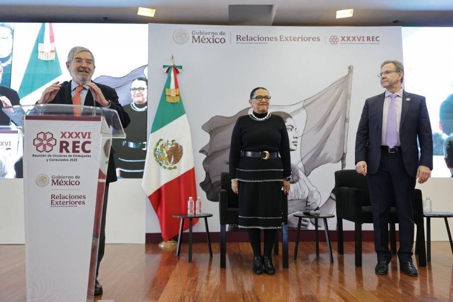 Presentan estrategias económicas y migratorias en reunión diplomática