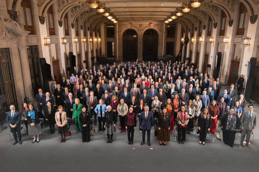 México tiene autoridad moral ante todo el mundo dice Sheinbaum ante diplomáticos mexicanos