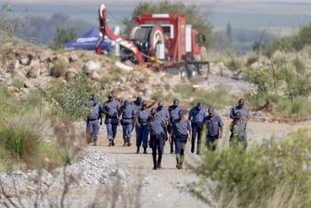 Cuatro muertos y siete mineros resgatados en mina clandestina en &Aacute;frica del Sur
