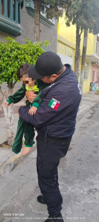 Polic&iacute;a evita asfixia de beb&eacute;, en Neza