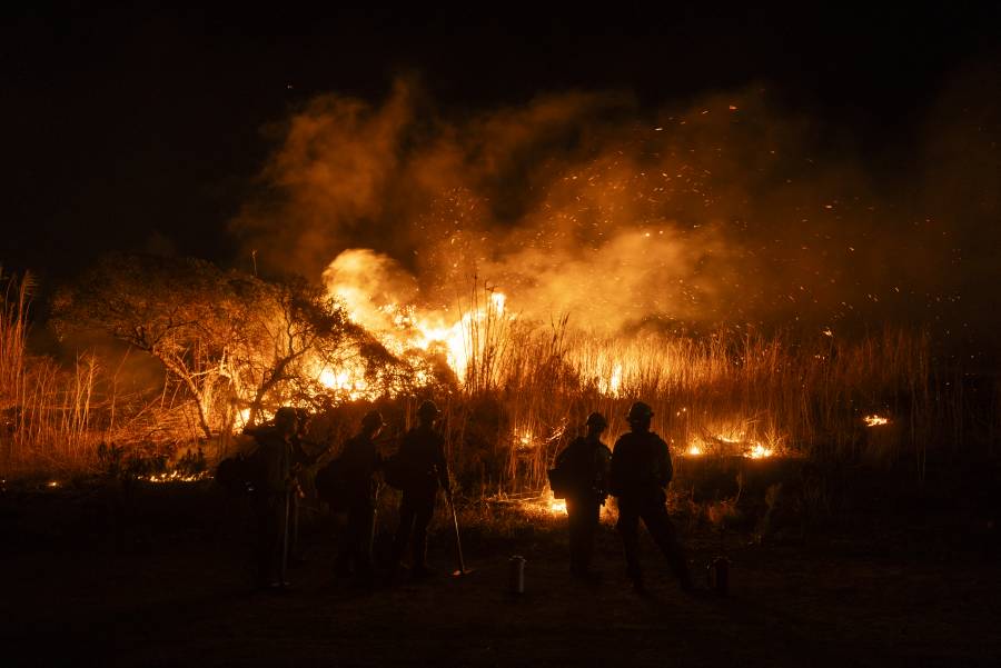 Los Angeles enfrenta el peligro de nuevos incendios por fuertes vientos cálidos