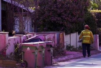 ¿Qu&eacute; es el polvo rosa que est&aacute;n usando en Los &Aacute;ngeles para apagar los incendios?