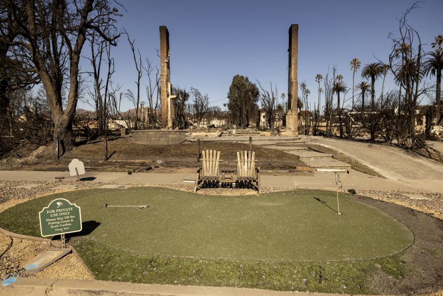 Los Ángeles, devastado por el fuego, espera que bajen los vientos