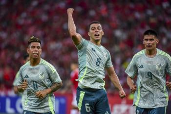 M&eacute;xico derrota al Inter de Porto Alegre con un debut hist&oacute;rico de Gilberto Mora