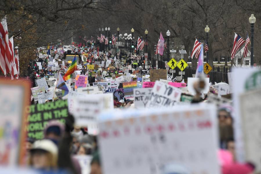 Miles marchan en Washington en contra de Donald Trump