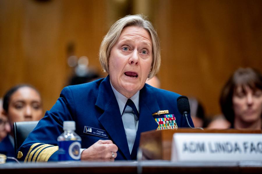 Trump despide a primera mujer en dirigir una rama de las Fuerzas Armadas de EEUU