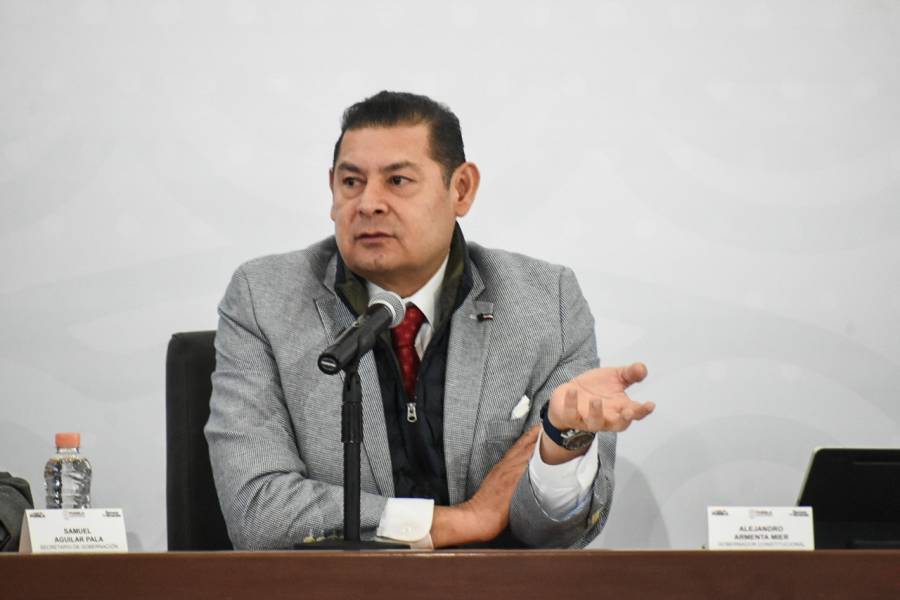 Alejandro Armenta defiende y se solidariza con migrantes poblanos