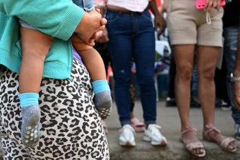Frente a las violencias, la Colombia reacciona a los mandatos de arresto ante los jefes de una guerrilla