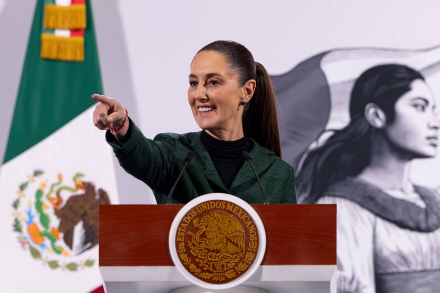 Sheinbaum rie al preguntársele si invitaría a Trump a Palacio Nacional
