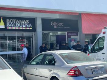 Pareja de la tercera edad provoca accidente en lavandería de Zapopan; mujer resulta herida