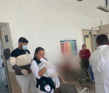 Adolescente da a luz en ba&ntilde;o del IMSS tras negarle atenci&oacute;n por falta de tarjeta de salud