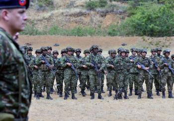 Un centenar de disidentes de FARC han entregado las armas en Colombia ante ofensiva del ELN