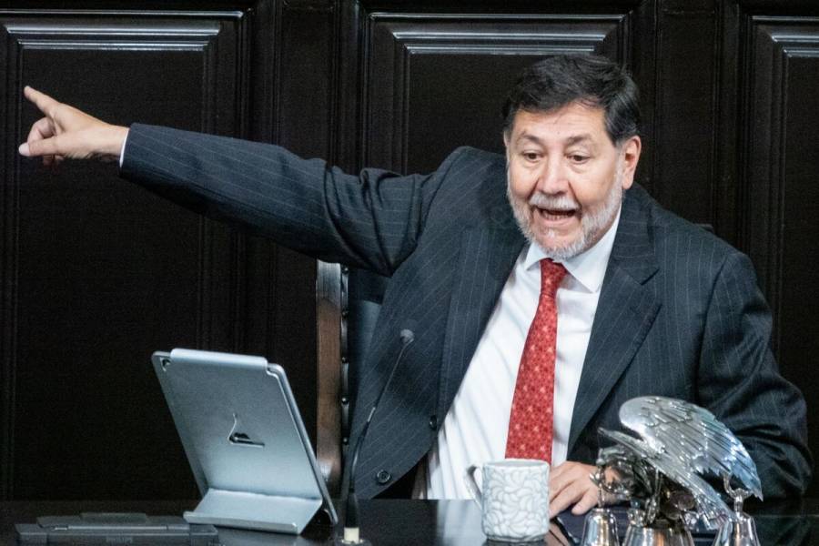 Fernández Noroña respalda a Petro ante deportaciones de migrantes colombianos