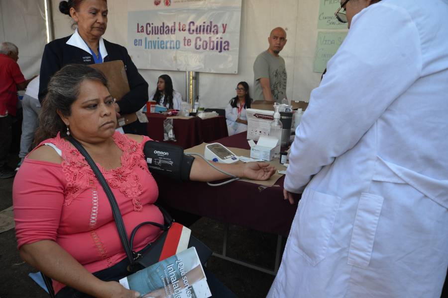 Benefician a 2 mil familias de Tláhuac con cobijas y servicios en Feria del Bienestar