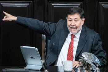Fern&aacute;ndez Noro&ntilde;a respalda a Petro ante deportaciones de migrantes colombianos
