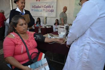 Benefician a 2 mil familias de Tl&aacute;huac con cobijas y servicios en Feria del Bienestar