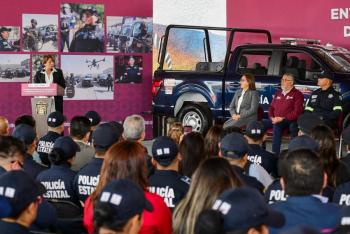 Delfina G&oacute;mez refuerzan seguridad en Ecatepec con entrega de 100 nuevas patrullas