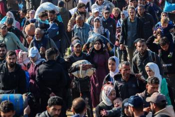 Milhares de palestinos regresan al norte de Gaza de acuerdo entre Israel y Hamas