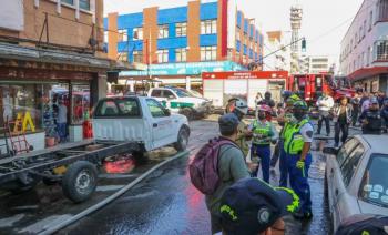 Incendio en el Centro Histórico de CDMX moviliza a cuerpos de emergencia