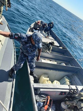 Secretar&iacute;a de Marina asegura embarcaci&oacute;n y combustible en las costas de Jalisco