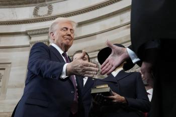 Departamento de Justicia de EE. UU. retira cargos contra coacusados de Trump en caso de documentos clasificados
