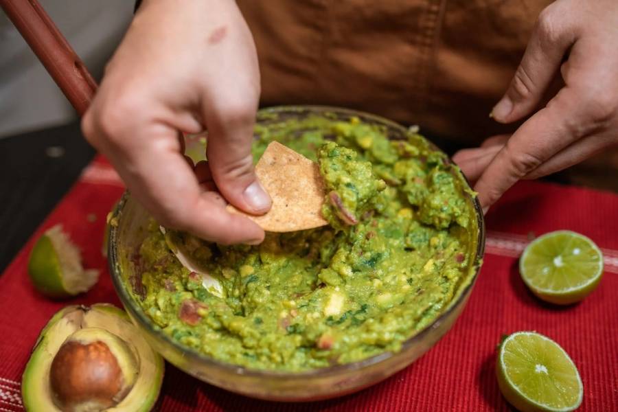 ¿Crisis del guacamole? Aranceles y sequía amenazan el mercado de aguacates en EEUU