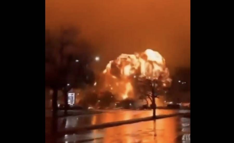 Avi&oacute;n privado se estrella en Filadelfia y provoca incendio en zona residencial