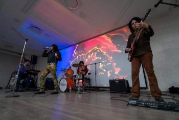 GAM rinde tributo a The Doors en un emotivo concierto de rock psicod&eacute;lico