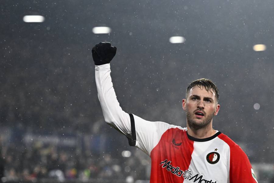 Milan confirma el fichaje de Santiago Giménez