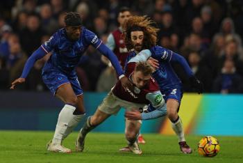 Chelsea se lleva derbi ante West Ham (2-1) y escala a la 4a posici&oacute;n